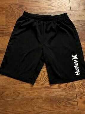 Hurley men’s black lightweight sports shorts in size x-large